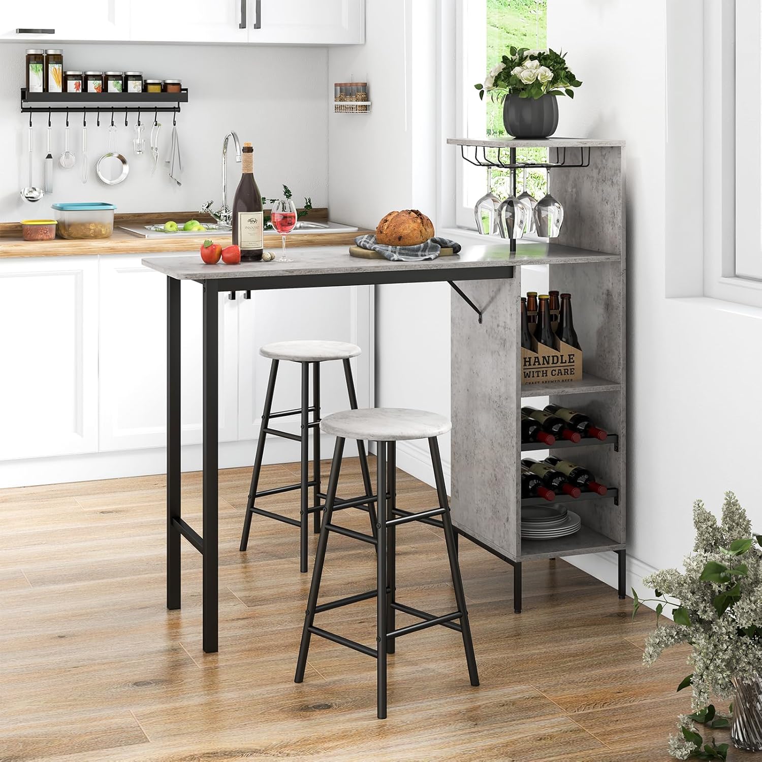 Set 3 Pezzi Tavolo e Sedie da Bar, Tavolo e Sgabelli da Pub Industriale con Porta Calici e 6 Portabottiglie da Vino, Set di Tavolo per Sala da Pranzo, Ristorante e Bar (Grigio)