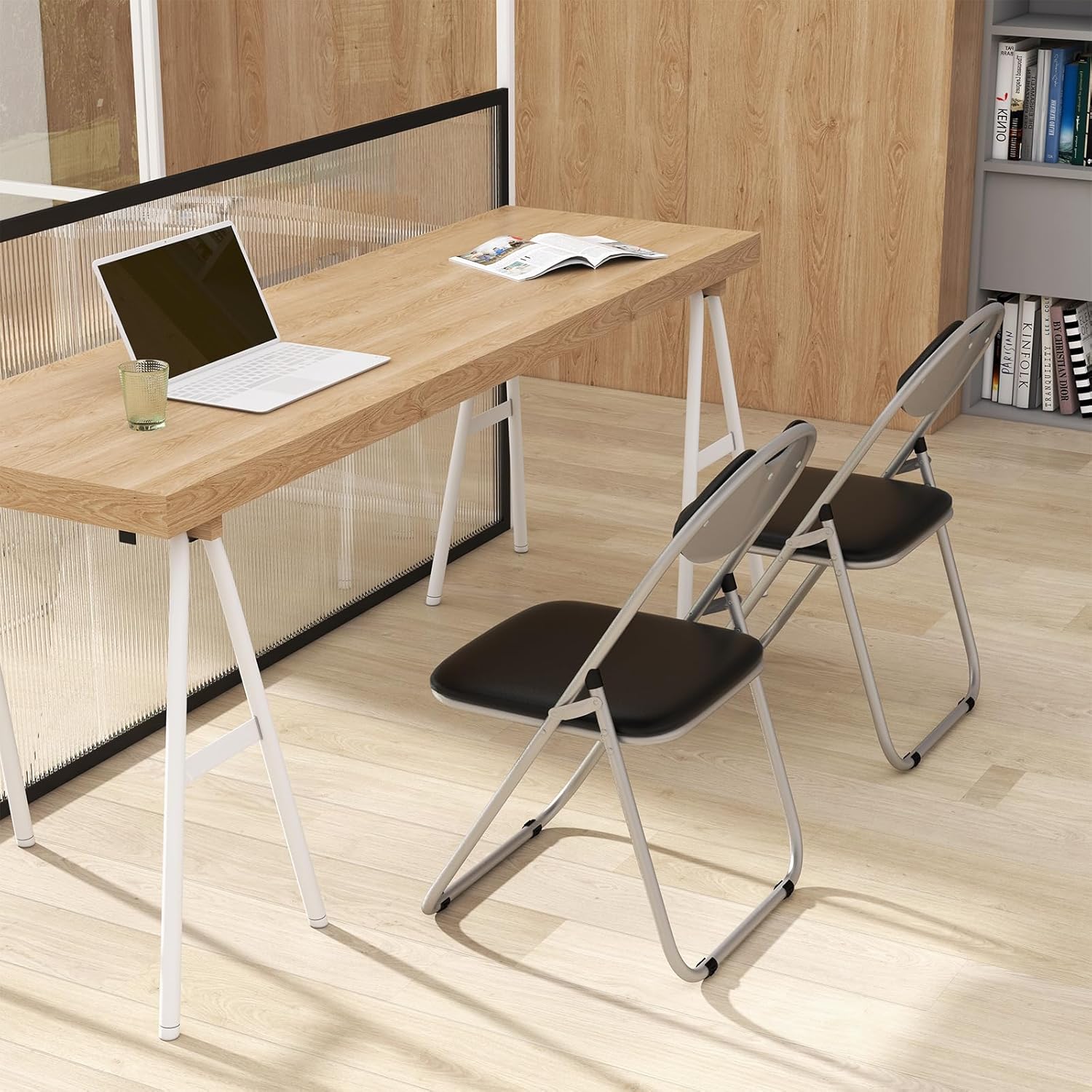 Set di 4 Sedie Pieghevoli Imbottite e Struttura in Metallo, Sedie da Pranzo Salvaspazio con Antiscivoli, Sedie Sala Riunione per Interno ed Esterno, 47 cm x 46 cm x 80 cm (Nero)