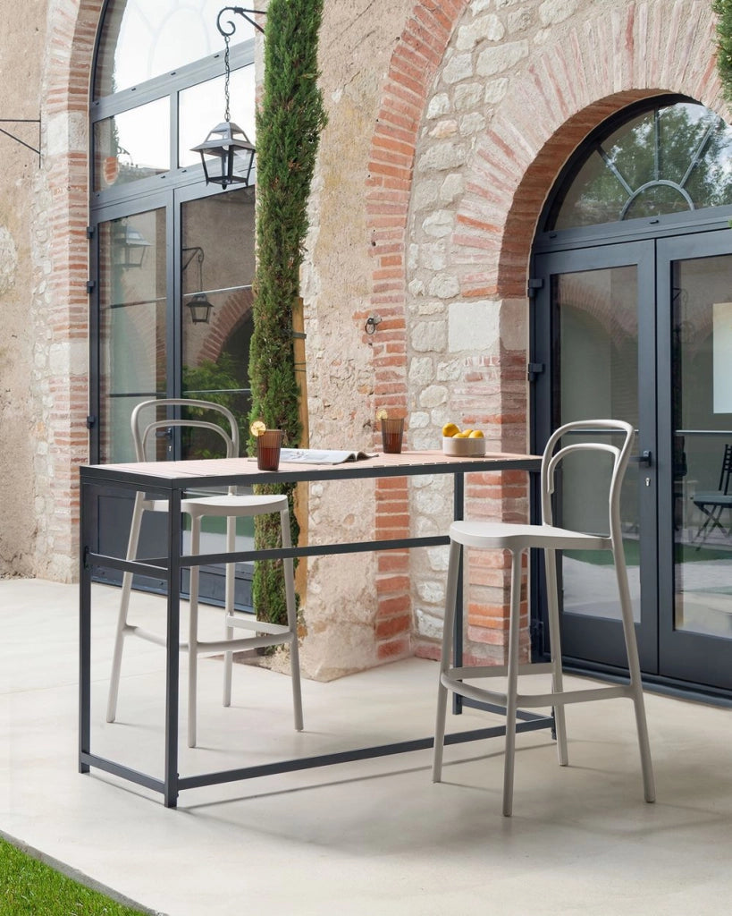 Set di 2 sedie da bar in plastica beige moderna resistente alle intemperie per uso interno ed esterno