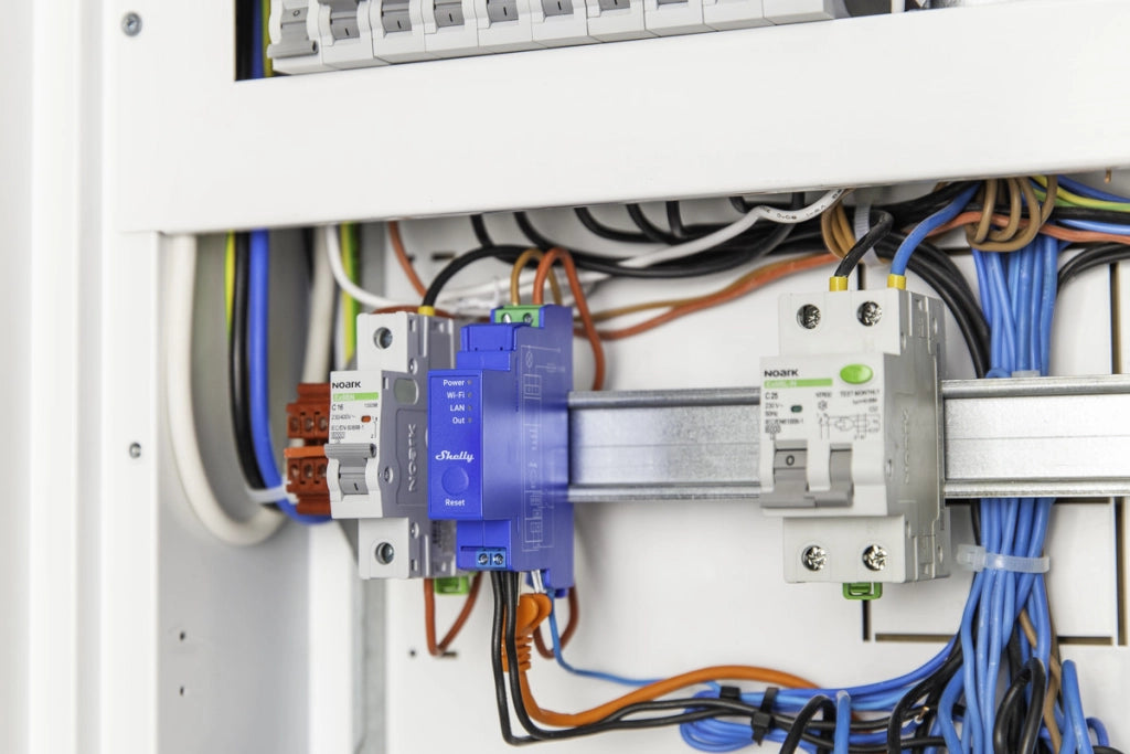 SHELLY PRO 1 Relè montabile su guida DIN. 1 canale. Wi-Fi. LAN e Bluetooth. Automatizzazione luci. Prese e interruttori