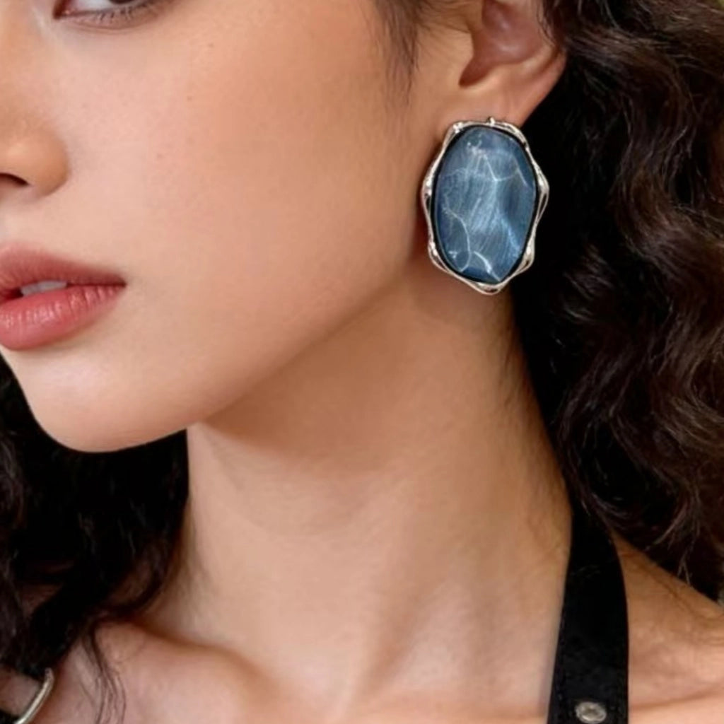 Orecchini a lobo con motivo a onde blu, anelli regolabili, orecchini unici e sofisticati per donna.