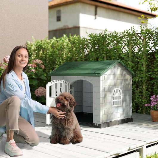 Cuccia per Cani da Esterno ed Interno, Cassetta per Cani con Porta Bloccabile, 3 Finestre e Tetto Inclinato, Cucce per Cagnolino in Plastica Impermeabile (Verde)