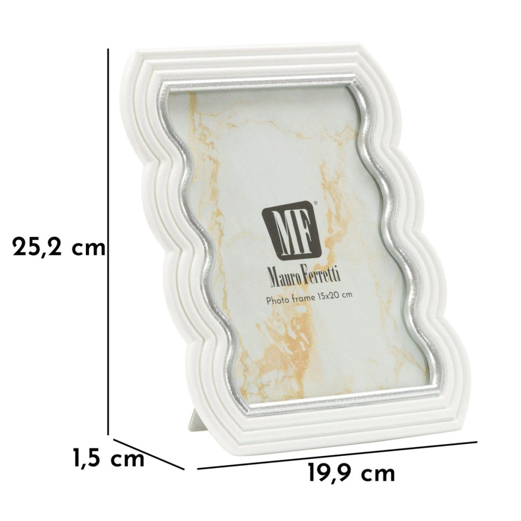 Cornice portafoto Curty in resina bianca ondulata con profili argento 15x20