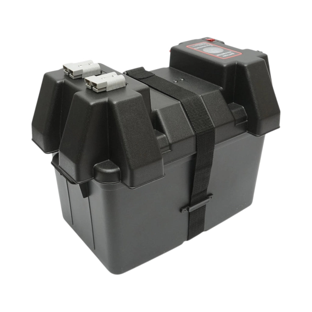 Cassetta per batteria auto 12V con voltmetro DC 6–36V, interruttore di circuito 16A, fusibile da 30A, 2 prese accendisigari, display LCD, 2 porte USB, 340 × 195 × 200 mm.