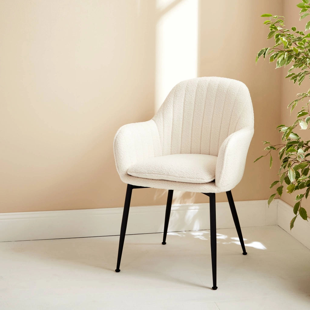 Poltrona in tessuto bouclé con gambe in metallo, bouclé bianco