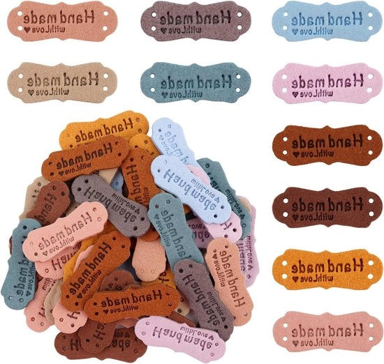 Etichette in Pelle Artigianali a Microfibra - Set da 50 Pezzi per Artigianato e Sartoria - Etichette Colorate con Rilievo e Cuori - Adatte per Maglia e Abbigliamento - 10 Colori