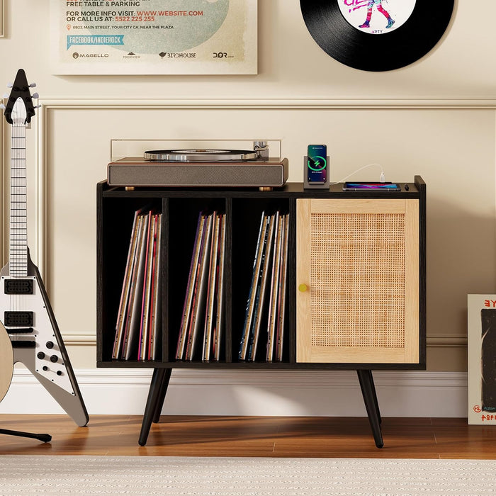 Supporto per Giradischi con Stazione di Ricarica, Credenza per Giradischi con Armadietto di Rattan, Mensole Regolabile, per 220 Album, Mobile Cucina Salvaspazio per Vinile (Nero)