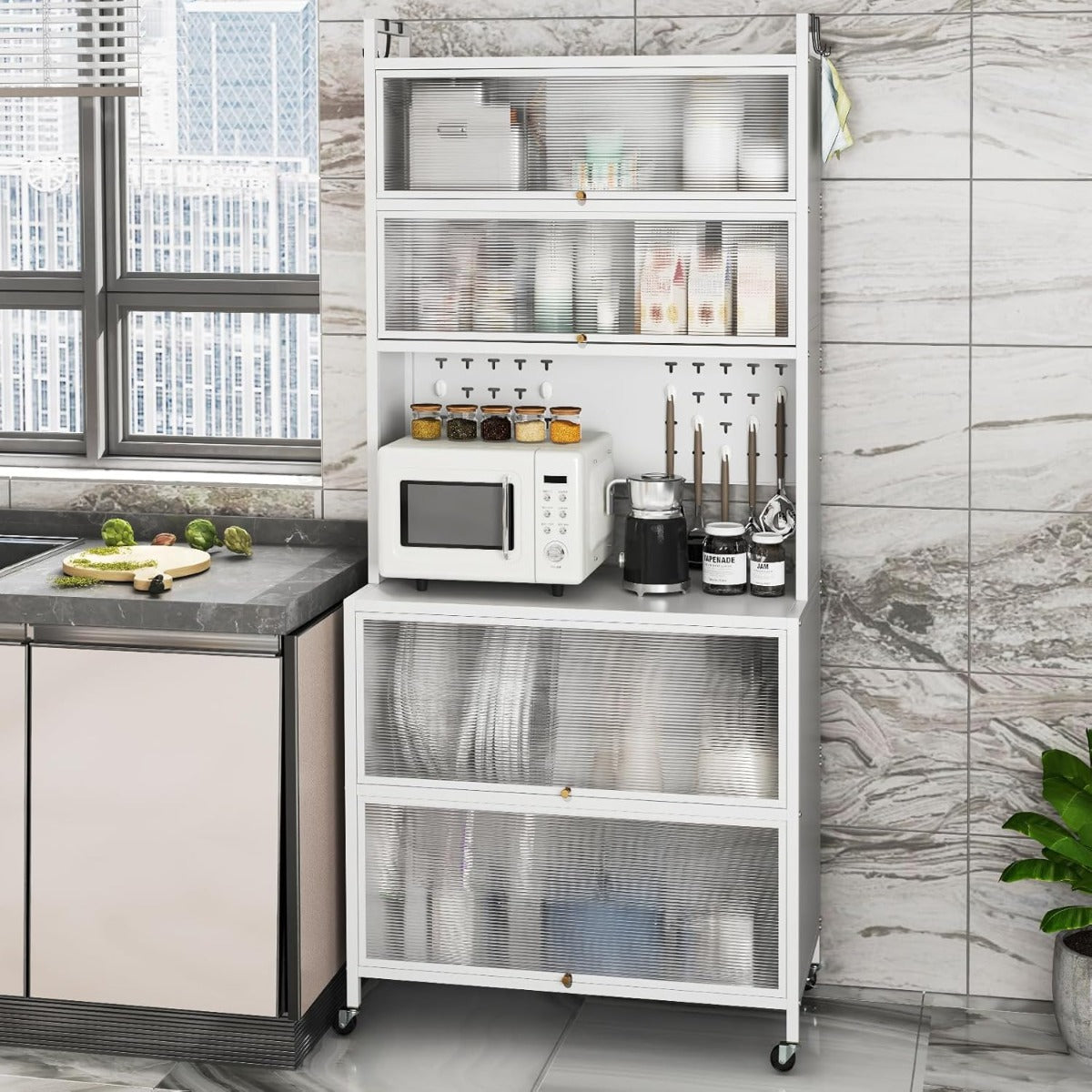 Armadio cucina 6 livelli buffet credenza, Porte ribalta supporto microonde pannello forato ganci Bianco-Credenze buffet