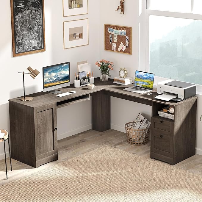 Tavolo per computer a forma di L con base di ricarica integrata, scrivania angolare con ripiano per tastiera e cassetti, tavolo da ufficio per 2 persone con armadietto e ripiano regolabile