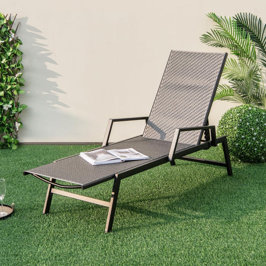 Lettino Prendisole in Rattan per Esterni, Sedia a Sdraio con Braccioli e Schienale Regolabile a 5 Posizioni, Telaio Metallico Robusto, Portico, Cortile, Giardino, Portata 150 kg