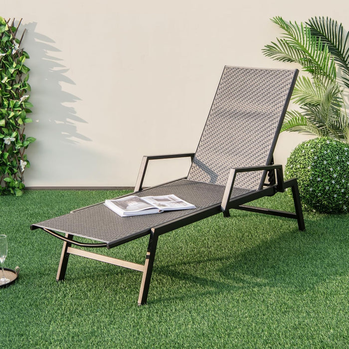 Lettino Prendisole in Rattan per Esterni, Sedia a Sdraio con Braccioli e Schienale Regolabile a 5 Posizioni, Telaio Metallico Robusto, Portico, Cortile, Giardino, Portata 150 kg