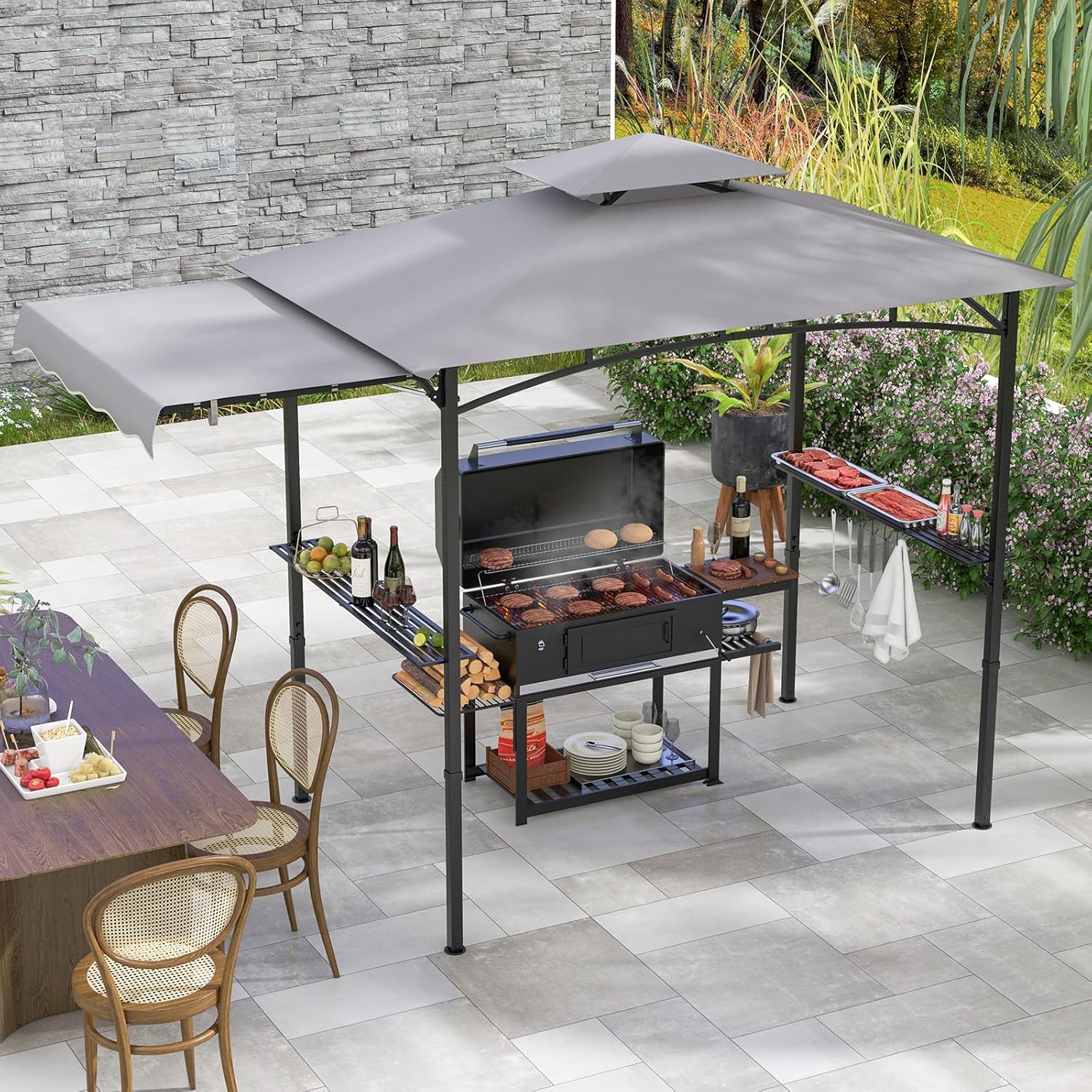 Gazebo per Barbecue, Pergola per BBQ con Tendalino Laterale, Tetto a 2 Livelli, 2 Ripiani Laterali, Ganci Appesi, Apribottiglie, per Giardino e Cortile, 318 x 153 x 250 cm (Grigio)
