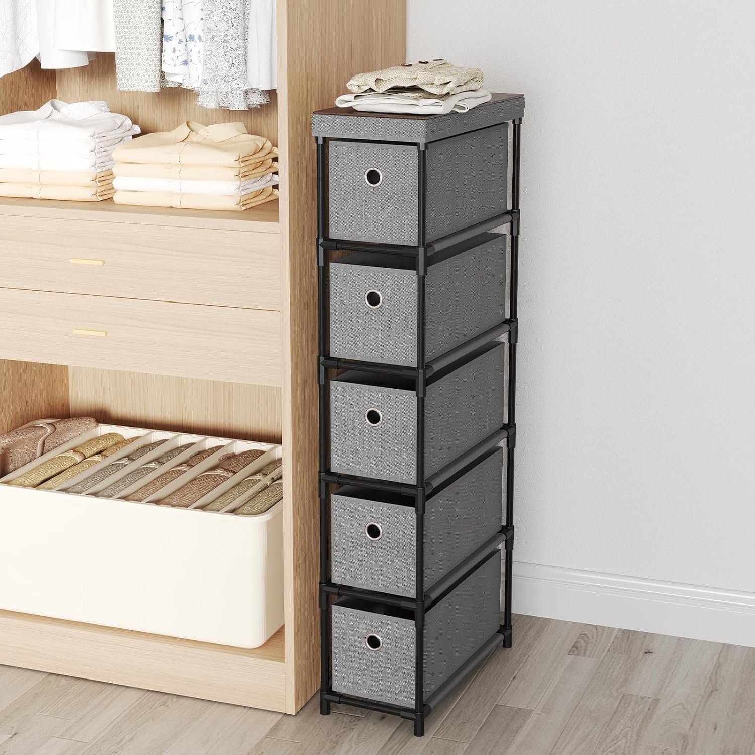 Comò con 5 Cassetti, Cassettiera Stretta in Tessuto con Struttura in Metallo e Legno, Torre Portaoggetti Salvaspazio, per Soggiorno, Camera da Letto e Corridoio (40 x 19 x 100 cm,Grigio)