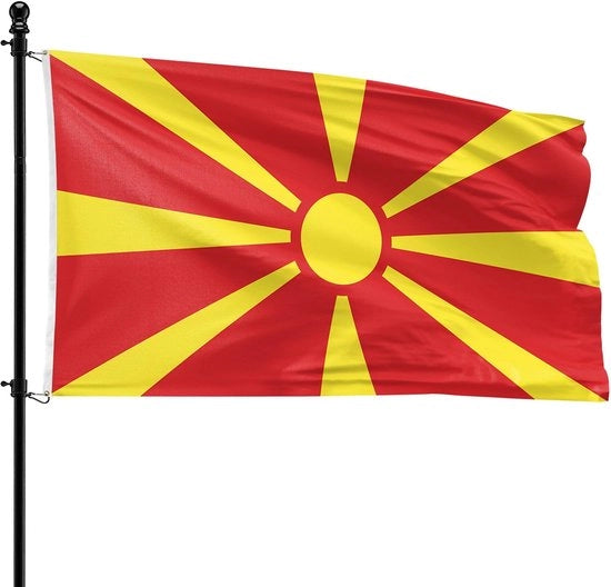 Vendita di Vlag 90 x 150 cm - Bandiera di Macedonia - Materiale Duro e Resistente - Flessibile e Resistente al Vento - Resistente ai Raggi UV - Orecchie a Goccia in Ottone - Bandiera Nazionale