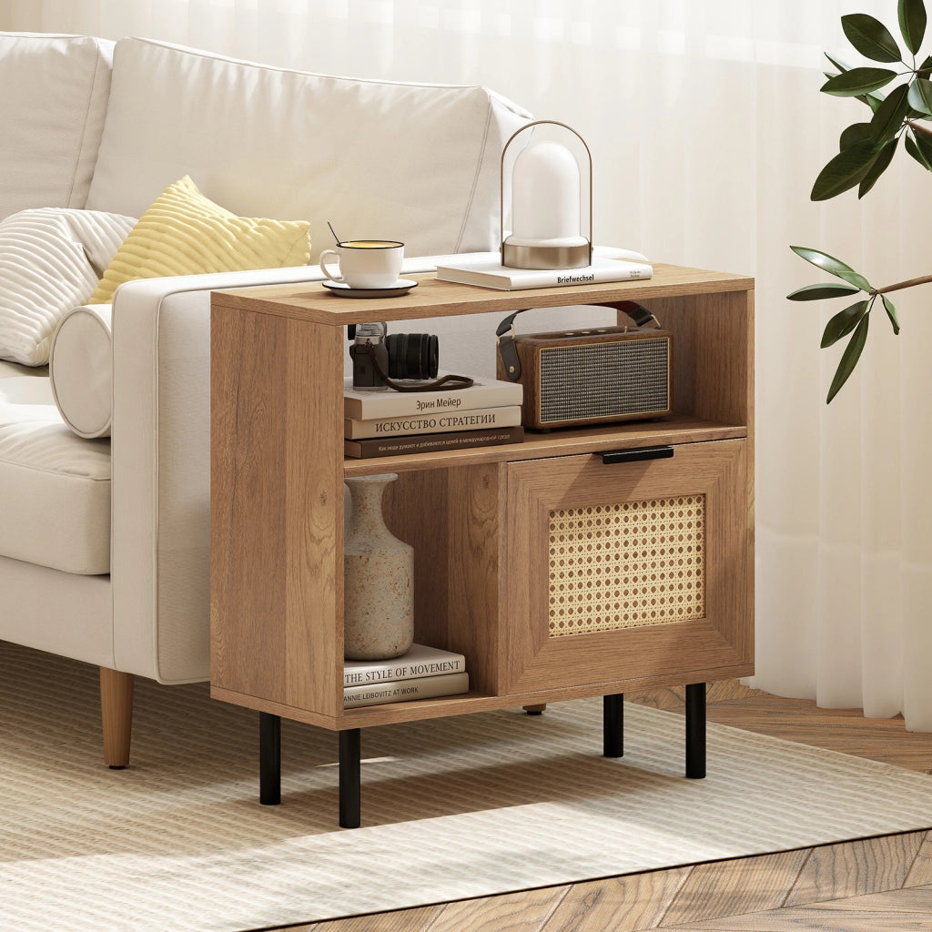Comodino boho in rattan con ripiano portaoggetti e gambe in metallo-Tavolino laterale in legno piccolo multifunzionale per soggiorno camera da letto
