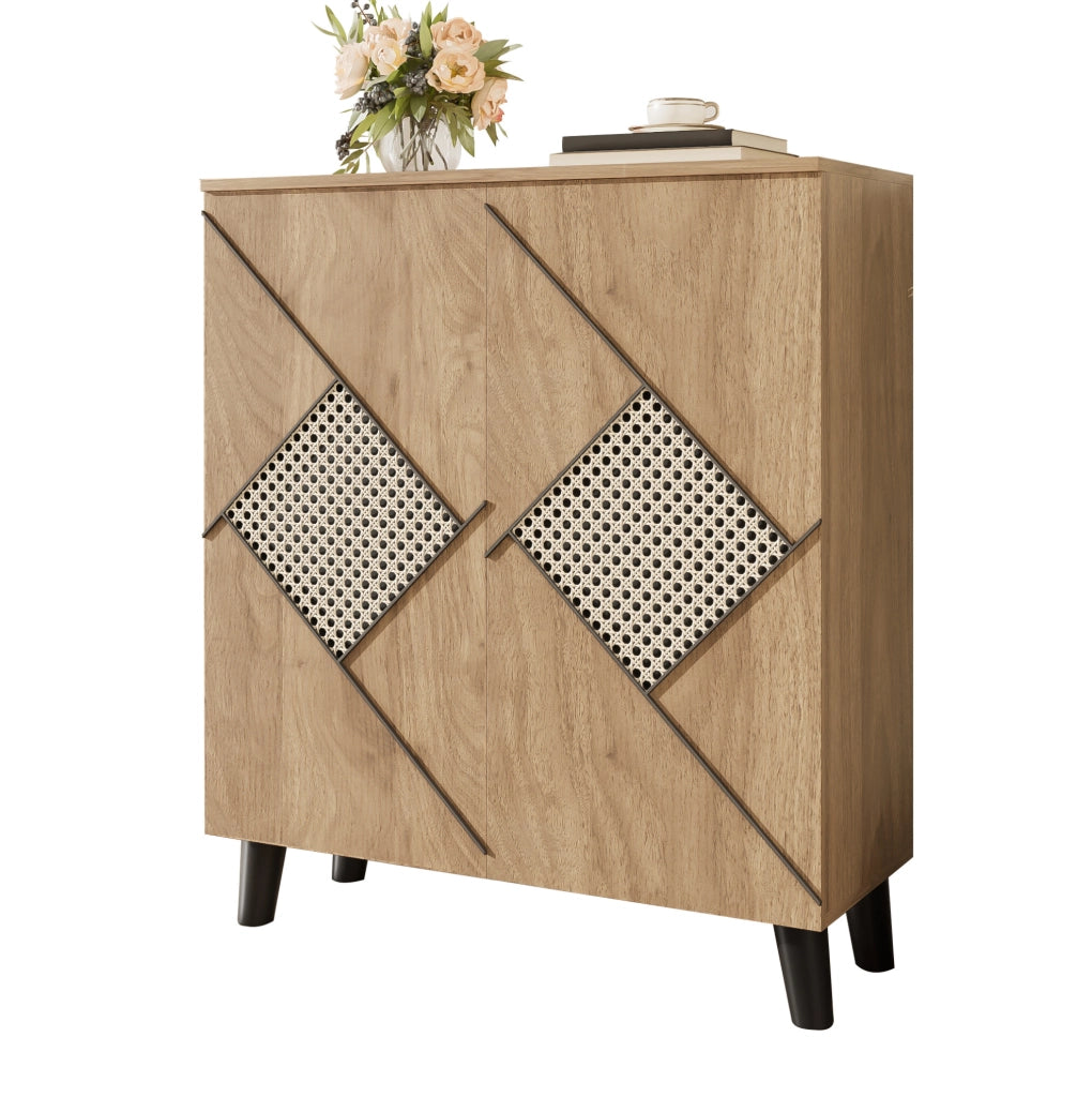 Scarpiera con ante chiuse e ripiano superiore; motivo rattan decorativo in pannello truciolare naturale