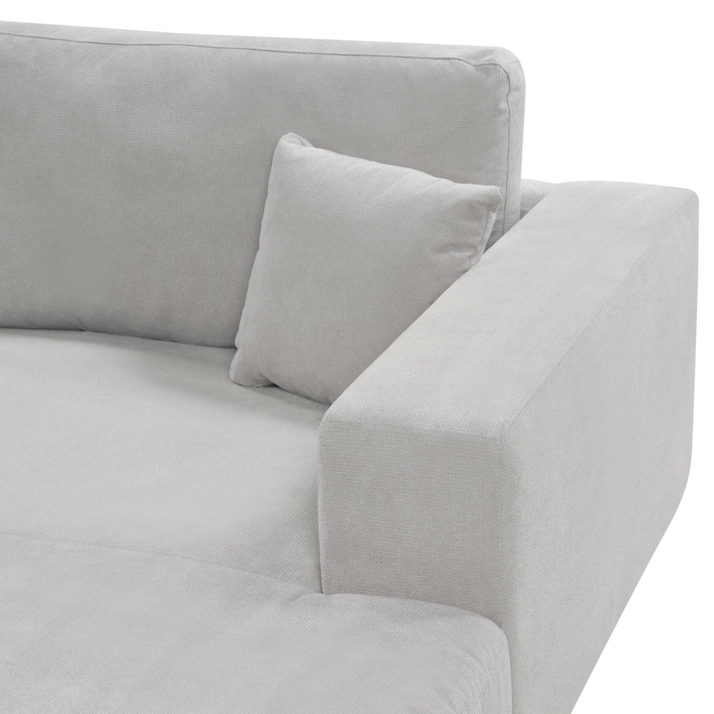 Divano angolare a 3 posti a sinistra Tessuto grigio chiaro Braccioli imbottiti a binario Cuscini aggiuntivi Stile moderno minimalista