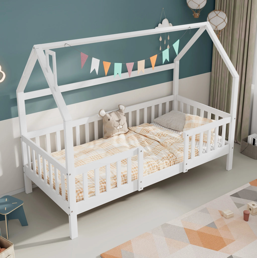 Letto casetta 90x200 cm con tetto e recinto; legno; bianco (Senza materasso)