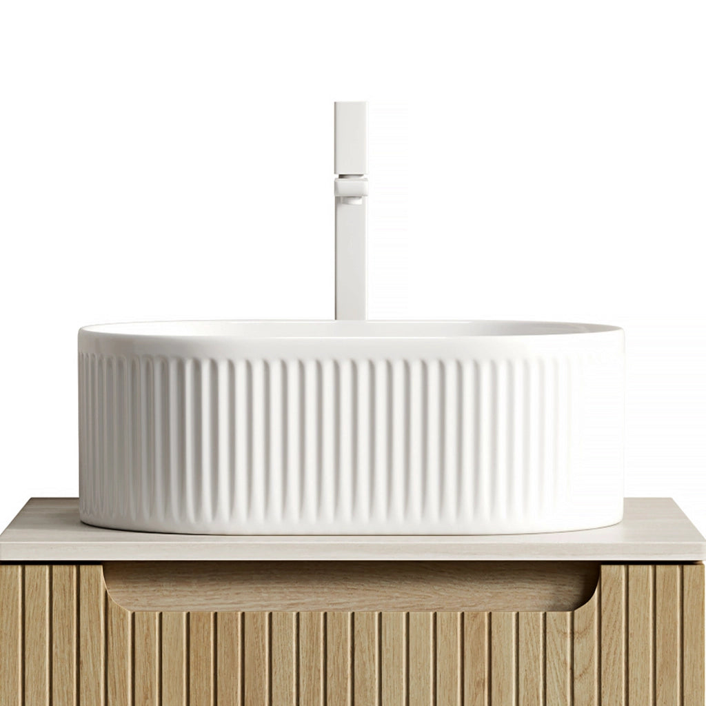 LAVABO ovale da appoggio in ceramica bianca con foro standard per rubinetto