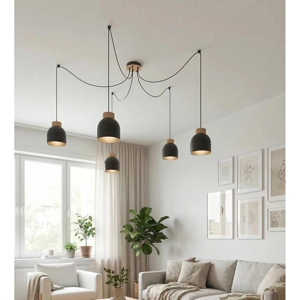 Lampada a sospensione KRU in metallo nero opaco e legno naturale