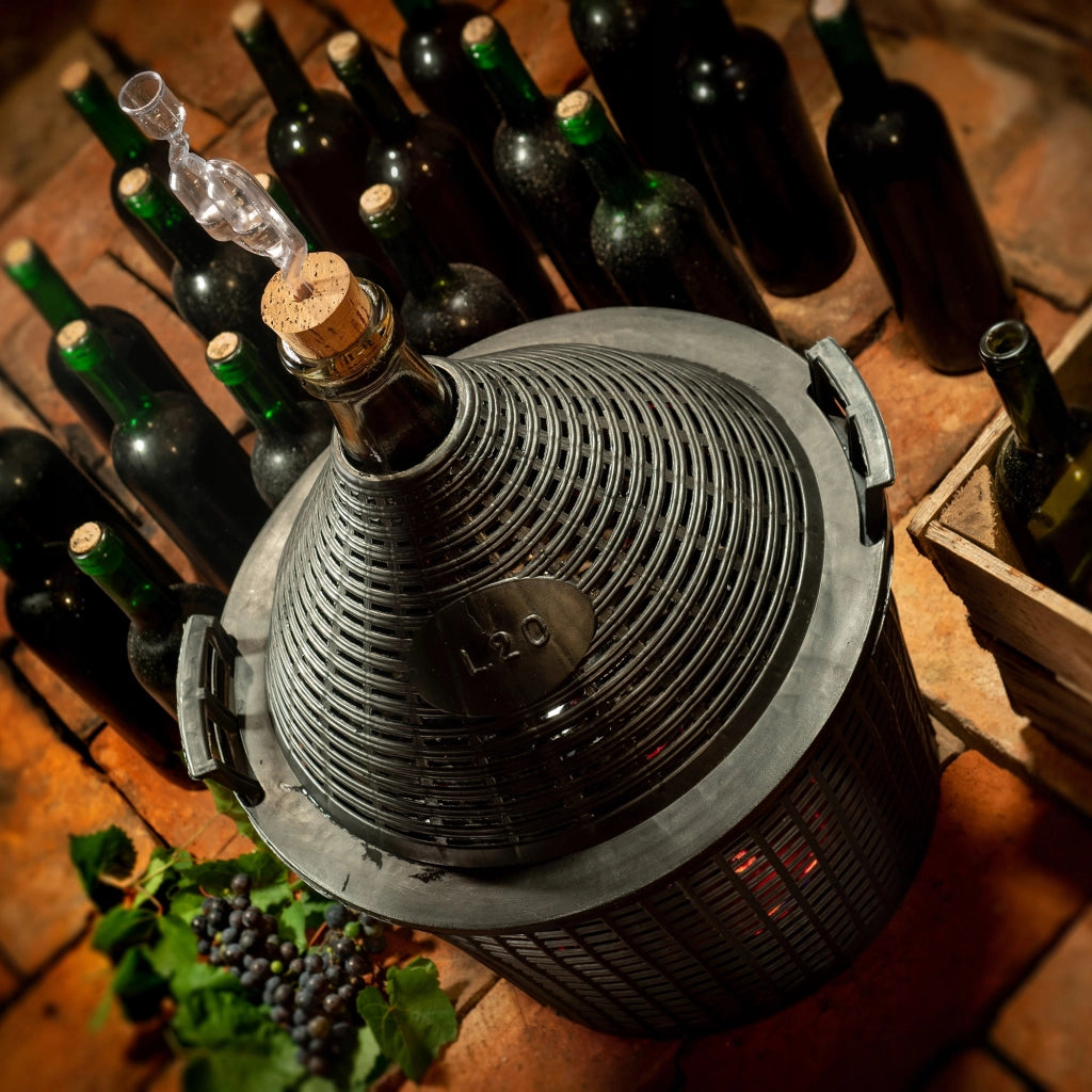 Damigiana KADAX da 15 litri per vino con cestello e tubo di sughero, set da 3 pezzi.