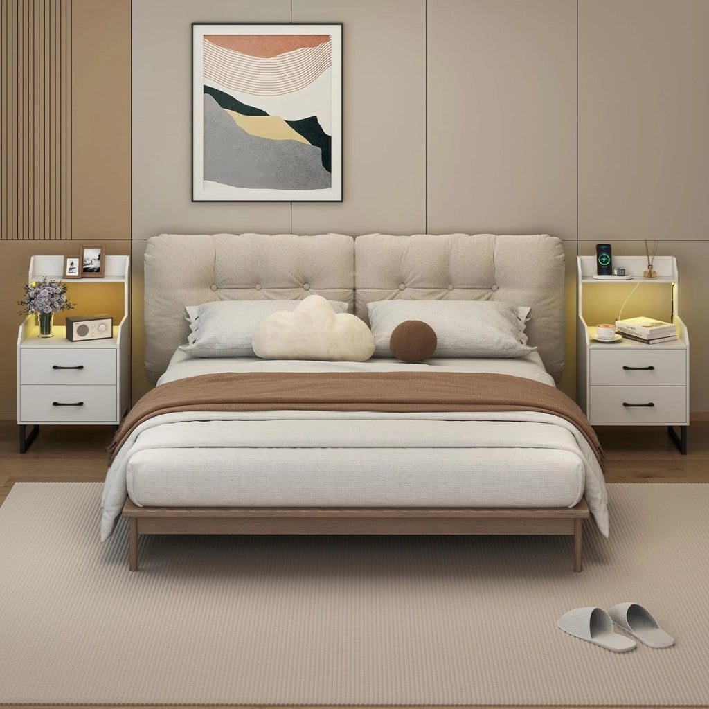 Comodino con Luci LED Regolabile, Tavolino Laterale con Stazione di Ricarica, Tavolino da Divano con 1 Ripiano Aperto e 2 Cassetti per Soggiorno, Camera da Letto e Spazio Ridotto, Bianco