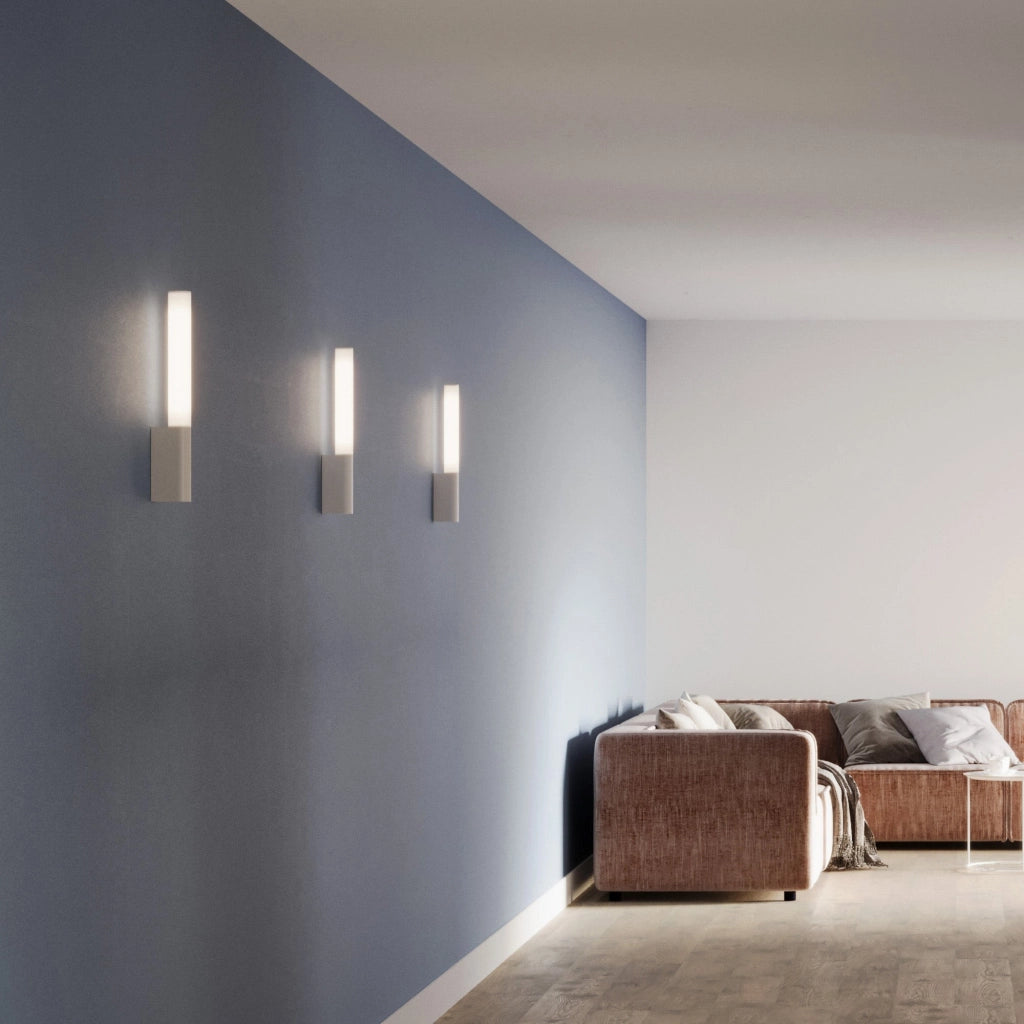 Sticks Lampada da parete LED a luce diffusa in alluminio bianco opaco, temperatura colore selezionabile 2200K-4000K, IP54, altezza 43 cm, 14W