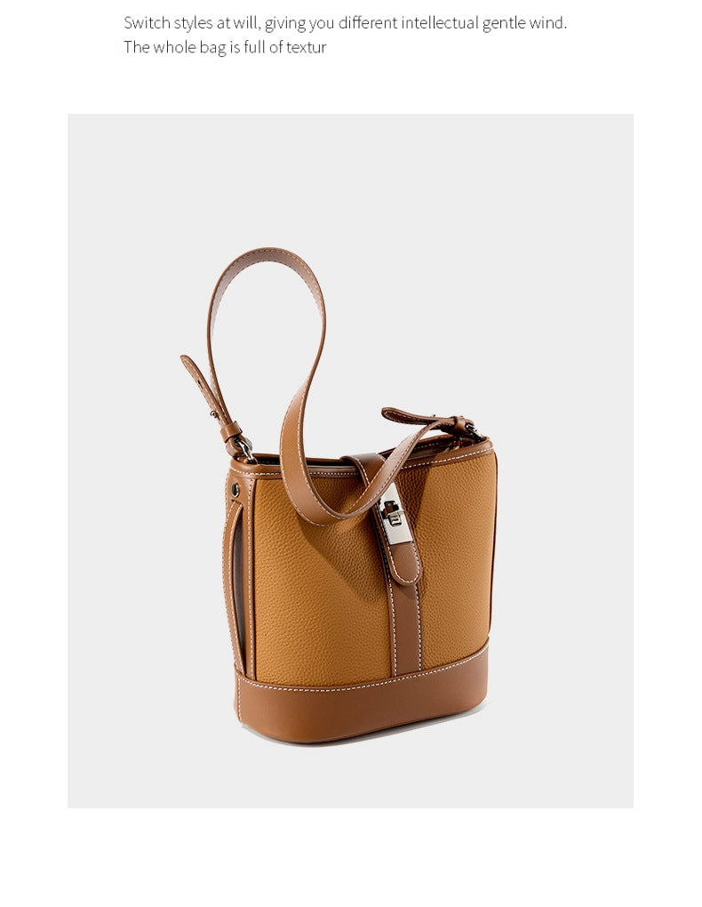 Borsa a tracolla in vera pelle da donna, colore marrone.