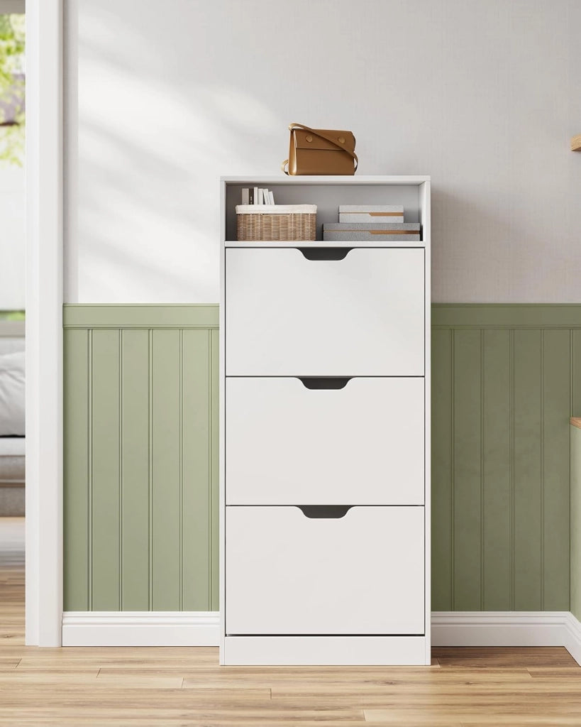 VASAGLE Scarpiera a 3 Ante a Ribalto, Scaffale Portascarpe, Scomparto Aperto, Divisorio Regolabile, 14-18 Paia, per Piccoli Ingressi, 24 x 60 x 139 cm, Bianco Nuvola LBC046W01