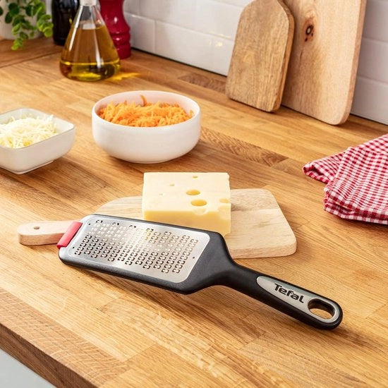 Raspatore per plastica nero/rosso - Manubrio con inserto in acciaio inox - Lame in acciaio inox - Raspatore per cucina - K20707 Raspen