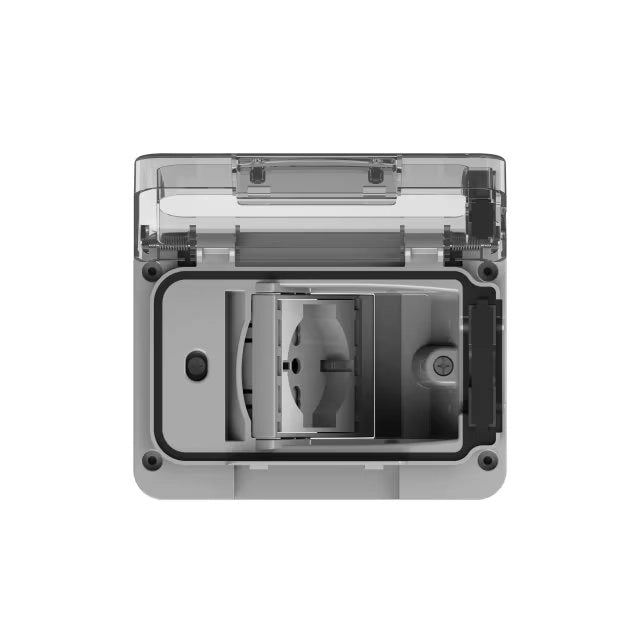 Contenitore da esterno IP55 per scatole ad incasso con presa basculante che permette l'inserimento delle più comuni spine, anche della spina schuko, con l'uscita del cavo a 90°.