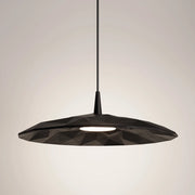 Lampada a sospensione Angled in ceramica nera con diffusore a rilievo, LED 8W integrato, luce calda 2700K e design moderno Made in Italy, Ø 40 cm