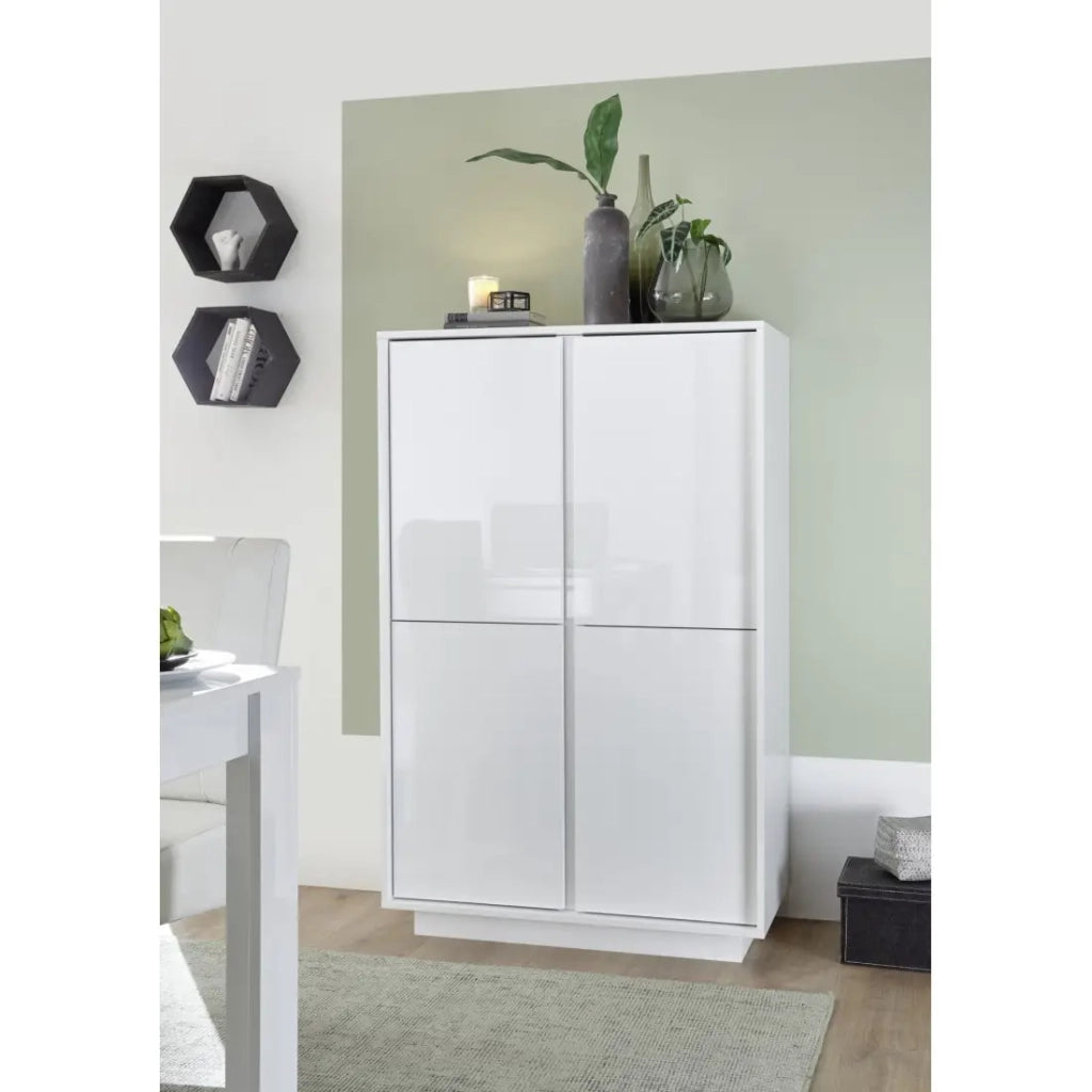 Credenza a 4 porte, collezione CREAM, colore bianco lucido, ideale per una sala da pranzo di design.