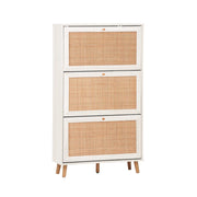 Scarpiera con decoro in canna, 3 ante, bianco sporco