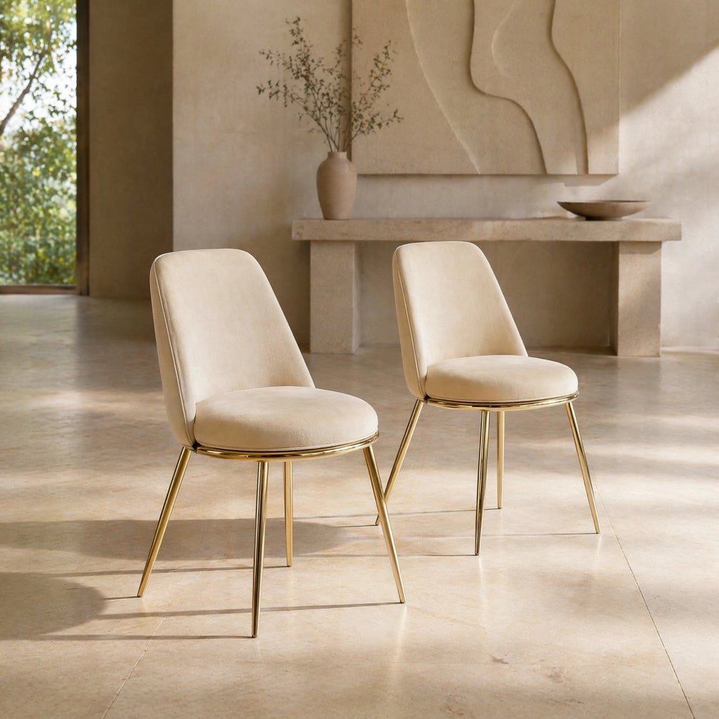 Sedia da pranzo imbottita in velluto color crema bianco con gambe in metallo dorato