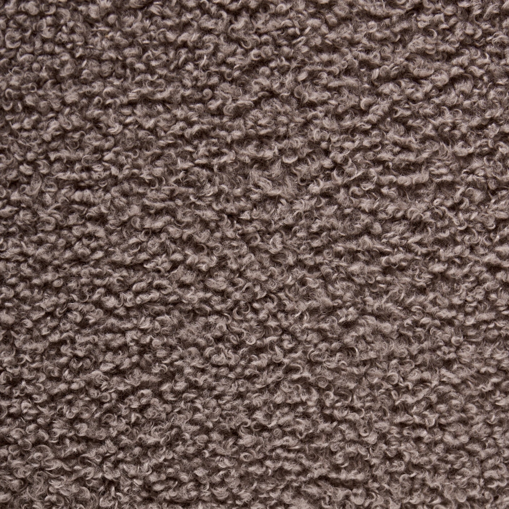 Poltrona color taupe in bouclé, poltrona decorativa senza braccioli in stile scandinavo, poltrona da salotto ribassata