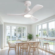 Ventilatore da soffitto bianco con 3 pale in legno; luce LED dimmerabile e motore DC reversibile