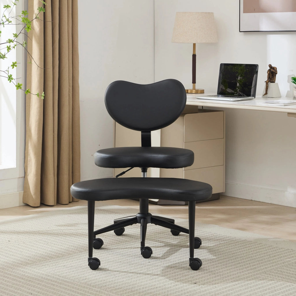 Sedia da ufficio ergonomica con seduta flessibile, poggiapiedi girevole e supporto lombare in pelle PU nera