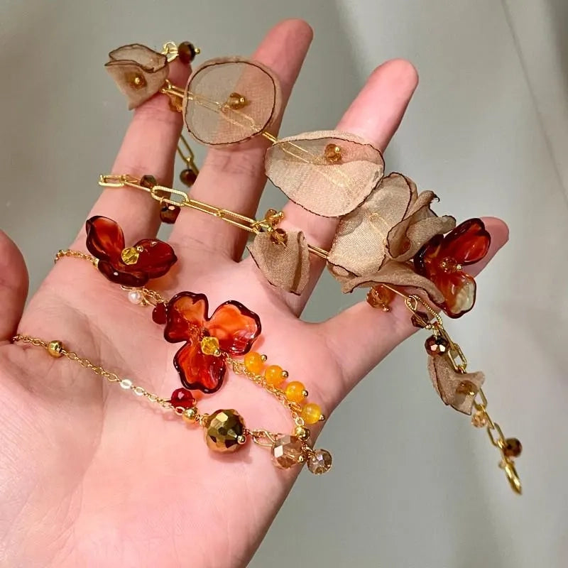 Collana vintage con fiore di cristallo marrone: gioiello fatto a mano con perline