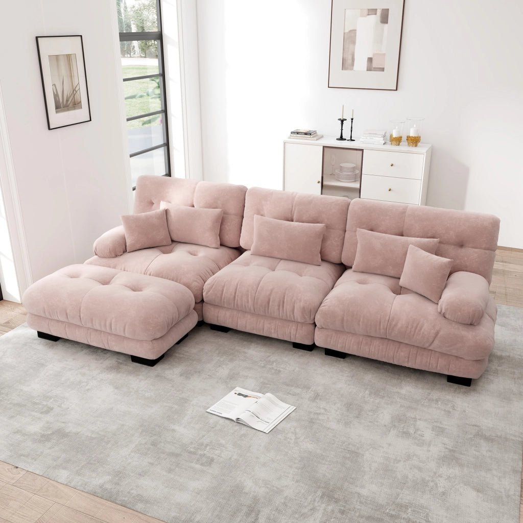 Divano angolare modulare con seduta profonda e pouf movibili con cuscini lombari effetto nuvola in chenille rosa