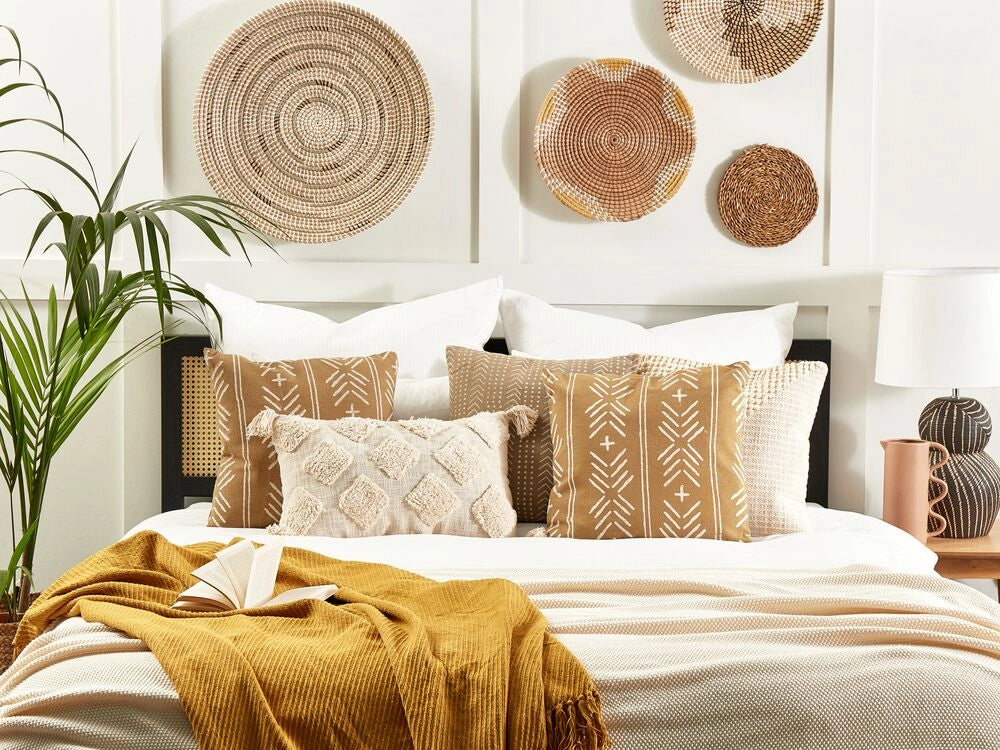 Cuscino decorativo cotone beige e bianco 45 x 45 cm motivo geometrico fatto a mano rivestimento sfoderabile con imbottitura