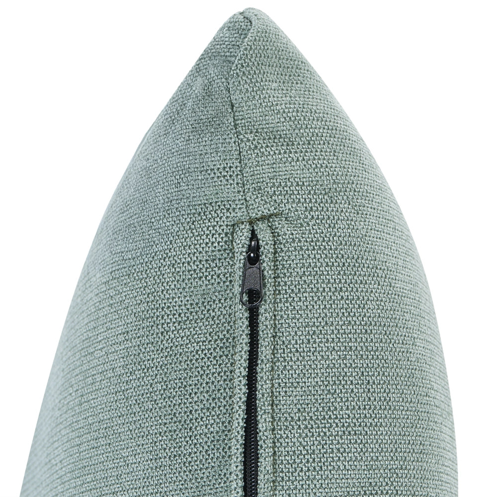 Poltrona verde chiaro rivestita in ciniglia con gambe rotonde in legno e braccioli per soggiorno, angolo lettura, stile moderno minimalista