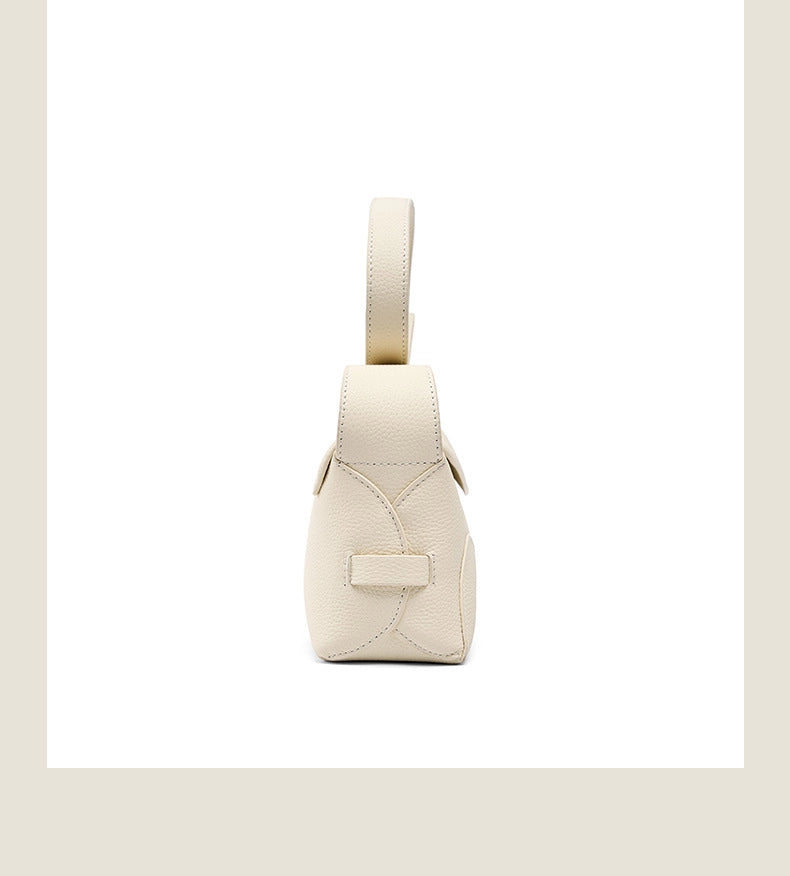 Borsa a tracolla da donna in vera pelle, spaziosa e casual, colore bianco.