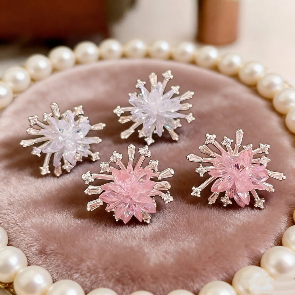 Eleganti e delicati orecchini a forma di fuochi d'artificio in cristallo.