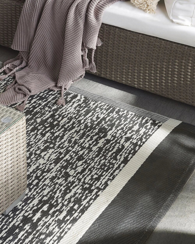 Tappeto da esterno Mat Nero e Bianco Sintetico 120 x 180 cm Eco Friendly Moderno Minimalista