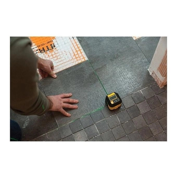 STANLEY STHT77592-1 Livella Laser Autolivellante con Raggio Verde 3 Linee 16 Metri Precisione 5mm a 10m Attacco 1-4'' colore Verde