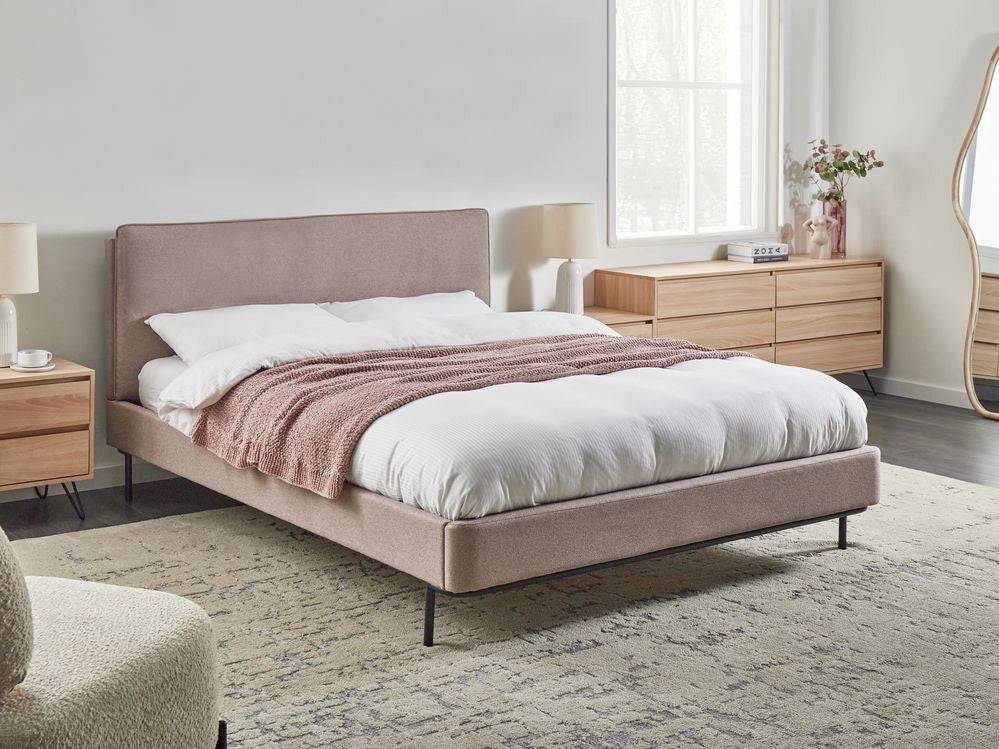 Letto matrimoniale in Tessuto moderno tortora con testiera e rete 160 x 200 cm Design Moderno