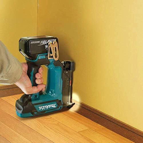 Makita DPT353Z Chiodatrice Batteria 18V Capacita' 120 Pezzi Lunghezza Chiodi 15-35 mm Colore Nero Blu