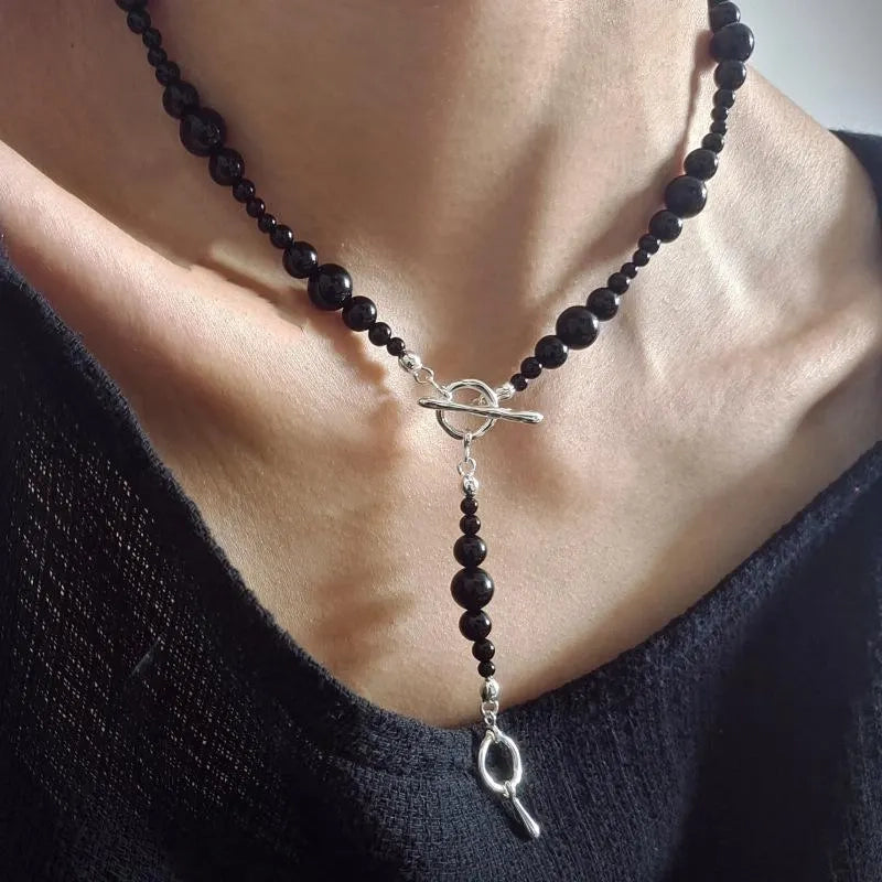 Collana fatta a mano con perline di vetro nero, regalo di Natale o di compleanno.