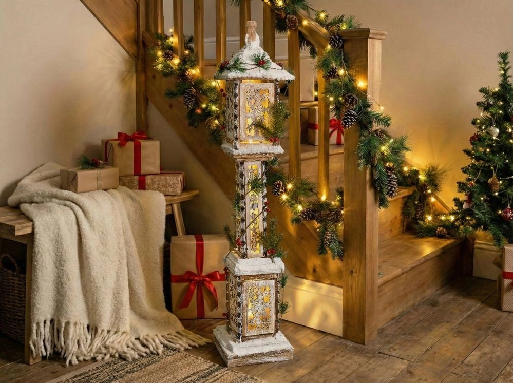 Lampada decorativa natalizia a LED in legno di abete marrone chiaro, realizzata a mano in stile tradizionale